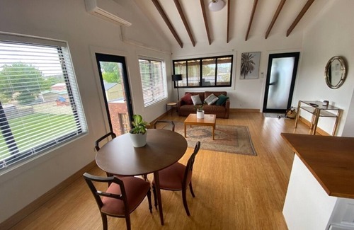 Armidale Apartment | Modern 2-Bedroom Unit in Central South Armidale, Walk to Town