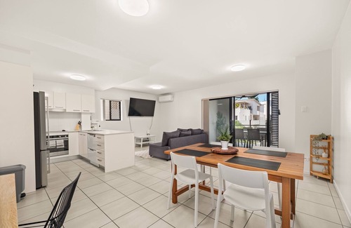 South Brisbane Apartment | Central South Brisbane Stay with Pool Access