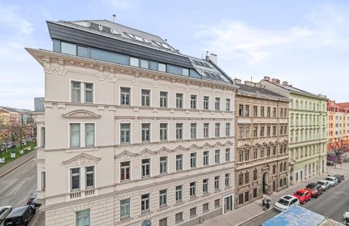 Himmelpfortgrund Apartment | Central & Spacious 2 BR Apartment