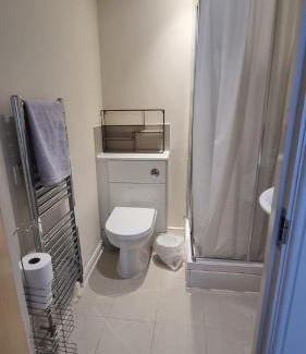 Whittington Apartment | Central Hotel: Secure Stay with Hot Tub and Pet-Friendly Options