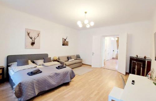 Weißgerber Apartment | Central CheckInVienna Apartment - Family-Friendly Getaway