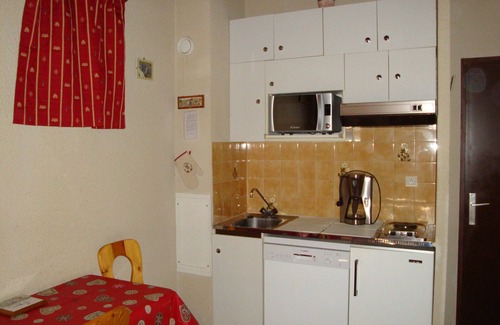 Pralognan-la-Vanoise Apartment | Cozy Studio in Pralognan-la-Vanoise with Spa & Kitchen