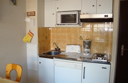 Pralognan-la-Vanoise Apartment | Cozy Studio in Pralognan-la-Vanoise with Spa & Kitchen