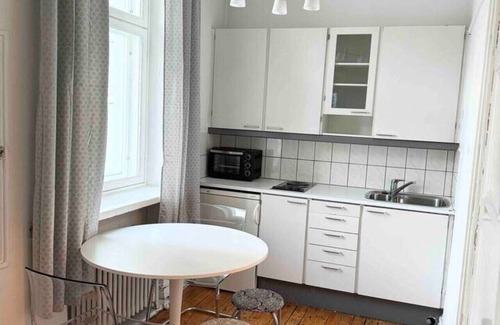 Punavuori Apartment | Convenient Central Stay with Breakfast in Helsinki
