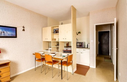 Cauterets Apartment | Cozy Studio Cauterets for Families with Spa and Breakfast