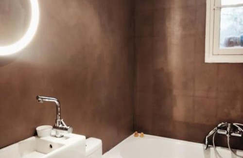 Mantega Apartment | Central-Style Cozy Flat: Your Ideal City Retreat