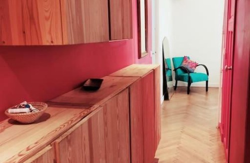 Mantega Apartment | Central-Style Cozy Flat: Your Ideal City Retreat