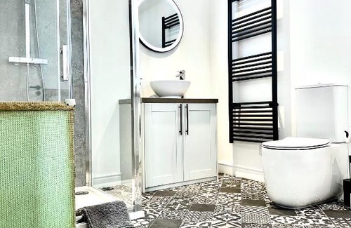 Saint Ola House | Central & Stylish 2 Bed Property - The Stable @ Warrenfield