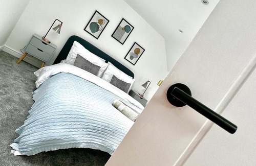 Saint Ola House | Central & Stylish 2 Bed Property - The Stable @ Warrenfield