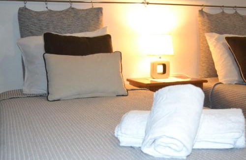Se Apartment | Convenient Funchal Central Suite - Family & Pet Friendly