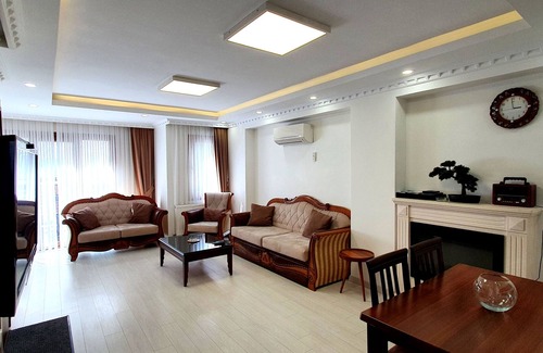 Cihangir Apartment | Inviting TaksimFlat 3Br Apartment with Pool and Spa Access