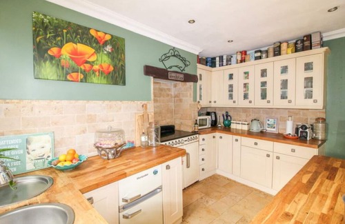 Ripon House | Stylish Central Townhouse with Hot Tub & 9.8 Star Rating