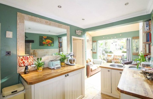 Ripon House | Stylish Central Townhouse with Hot Tub & 9.8 Star Rating