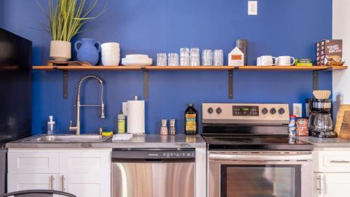 Covington Apartment | Central Urban Flat: Pet-Friendly Stay in Covington