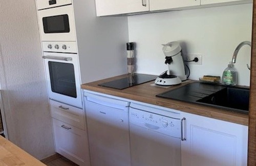 Les Claux Apartment | Cozy Apartment Vars: Ideal Studio for 6 with Spa Access