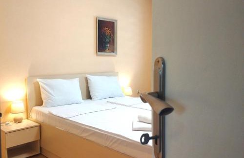 Plovdiv Center Apartment | Central Vintage Apartment for 6 Guests & Private Parking