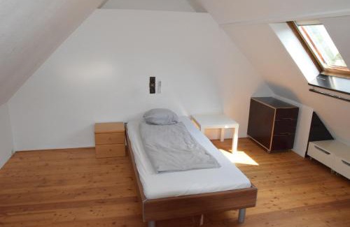 Favoriten Villa | Central Vintage Villa: Pet-Friendly with Ocean Views