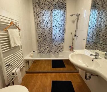 Favoriten Villa | Central Vintage Villa: Pet-Friendly with Ocean Views