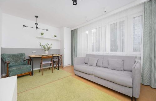 Centrum Apartment | Central Warsaw Studio with Balcony, near Metro by Noclegi Renters
