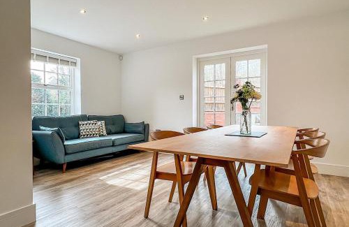 Warwick House | Central Warwick townhouse within easy reach of Stratford upon Avon and Cotswolds