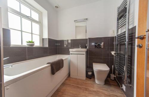 Warwick House | Central Warwick townhouse within easy reach of Stratford upon Avon and Cotswolds