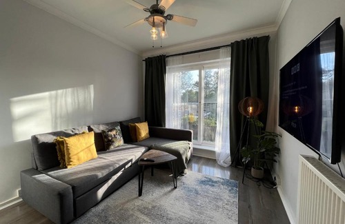 East Wickham Apartment | Prime Central Welling Flat - Guest Rated 9.5/10!