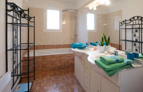 Golfech House | Book Centrala: Pet-Friendly Hotel with 9.3/10 Rating