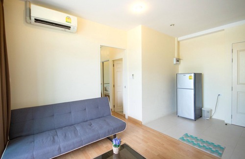 Nong Pa Khrang Apartment | Explore Centralfest: Prime Location on Main Street