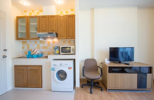Nong Pa Khrang Apartment | Explore Centralfest: Prime Location on Main Street