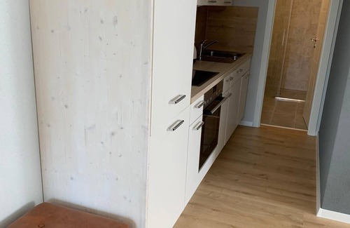 Altenmarkt an der Alz Apartment | Ideal Apartment Steps from Lake Chiemsee with Breakfast