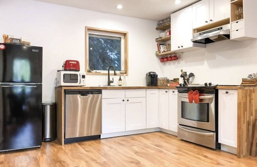 North Bend Cabin | Ideal Hotel Near Ski Resorts with High-Speed Internet