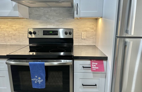 Castlegar House | Conveniently Located 1 Bedroom Suite with Breakfast Included