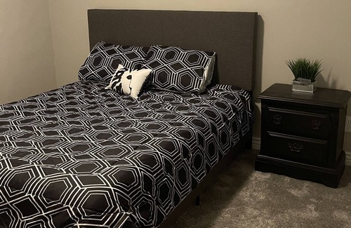 Alhambra House | Centrally located 15 mins from cardinals stadium