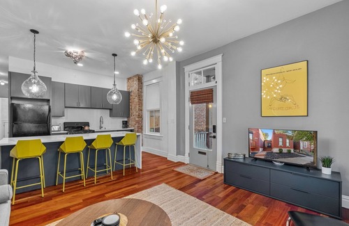 Tower Grove East House | Prime Location 2 BR Retreat with Gym & Parking Access