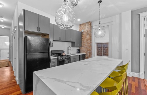 Tower Grove East House | Prime Location 2 BR Retreat with Gym & Parking Access
