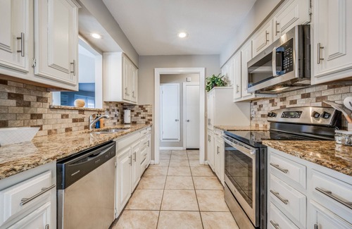 Denton House | Conveniently Located 3BR 2BA - Great for Families!