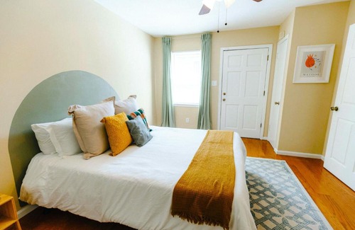 Midtown Apartment | Pet-Friendly 3BR Retreat in Overton Square with Fast WiFi