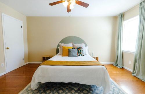 Midtown Apartment | Pet-Friendly 3BR Retreat in Overton Square with Fast WiFi