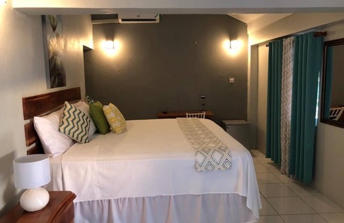 Montego Bay Hotel | Convenient Stay Steps from the Beach, Minutes to Airport