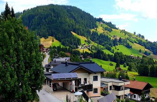 Oberau Apartment | Prime Location Apartment with Ski Bus and Pet-Friendly Perks