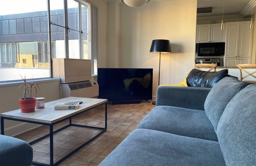 La Brea Apartment | Centrally located apartment. Gated community.