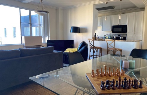 La Brea Apartment | Centrally located apartment. Gated community.