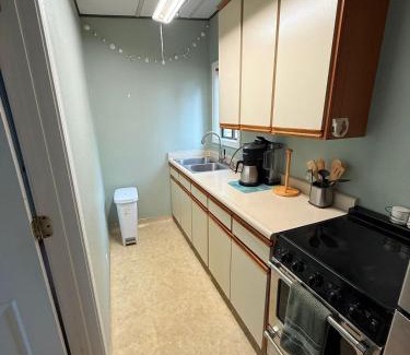 Cutten Apartment | Centrally located adu