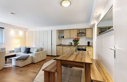 Charlottenburg-Wilmersdorf Apartment | Pet-Friendly Messe Apartment Berlin with Garden & Terrace
