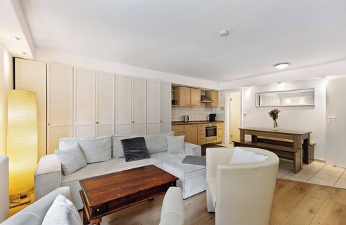 Charlottenburg-Wilmersdorf Apartment | Pet-Friendly Messe Apartment Berlin with Garden & Terrace