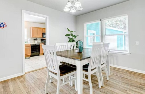 Galveston House | Prime Location Near Ferry with Family-Friendly Amenities