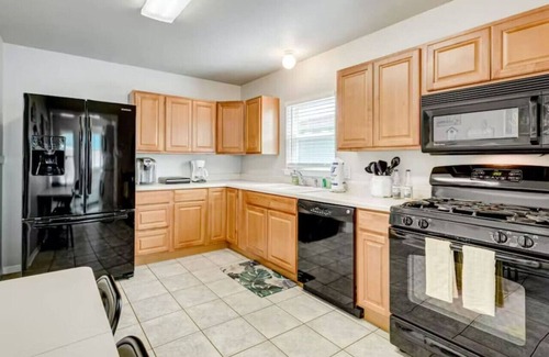 Galveston House | Prime Location Near Ferry with Family-Friendly Amenities