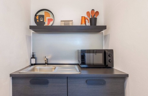 Old Town Apartment | Centrally Located Apartment for 4 People, 1 Minute from the Beach