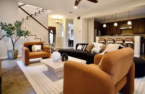 Westfield House | Centrally Located Austin Villa with Hot Tub & Gym