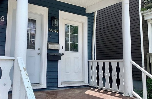 North End House | Centrally Located Blue House